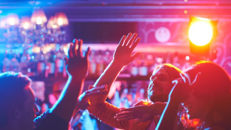 В Дупница въвеждат глоби за заведенията, които шумят след 22:00 часа